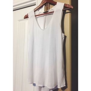 RW&Co. — Lightweight Flowy White Tank